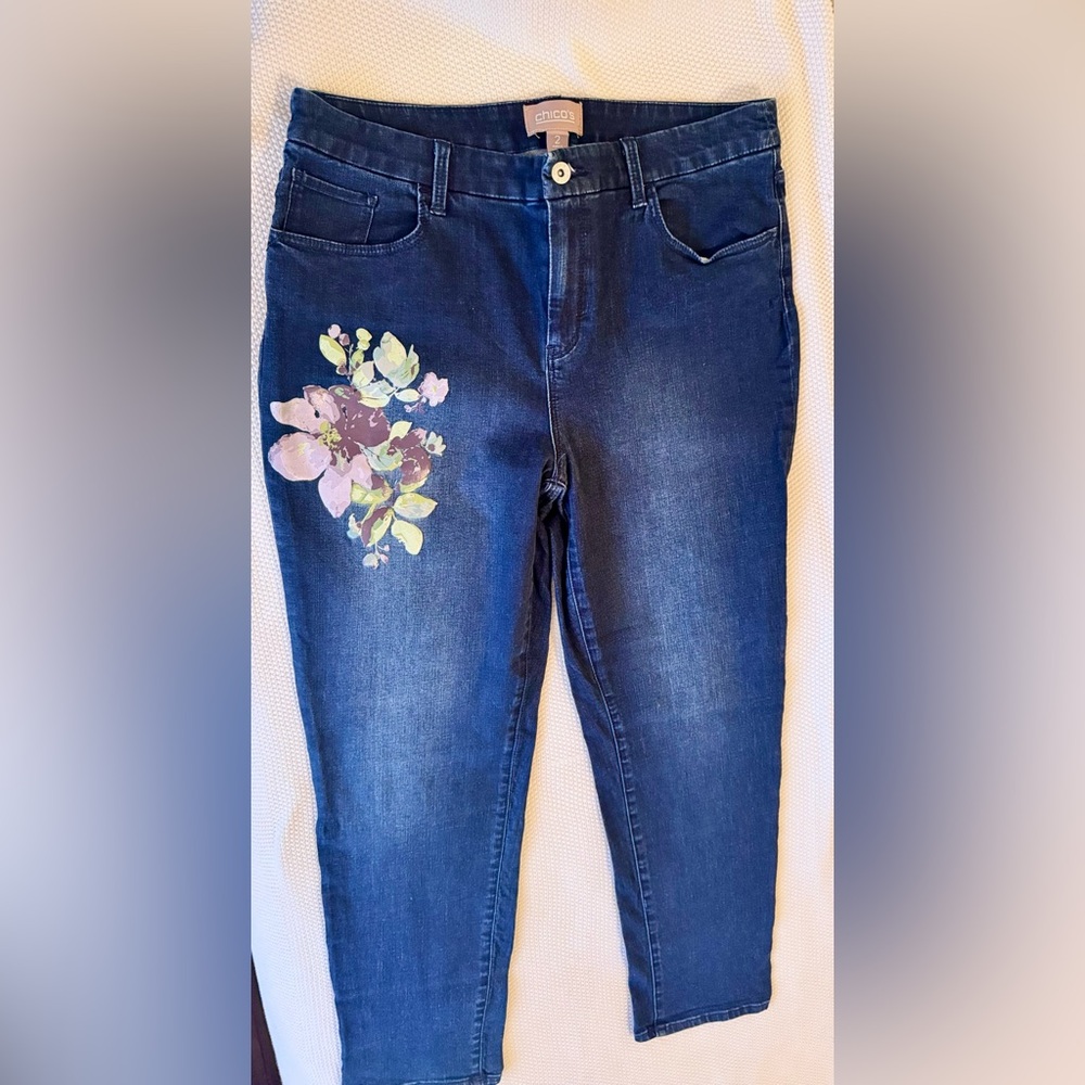 CHICO’S Stretchy Appliqué Blue Cropped Ankle Jeans w Purple Rose Floral Design - Picture 5 of 13